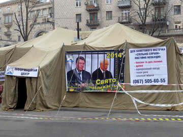 Manifestanti tenda №27928