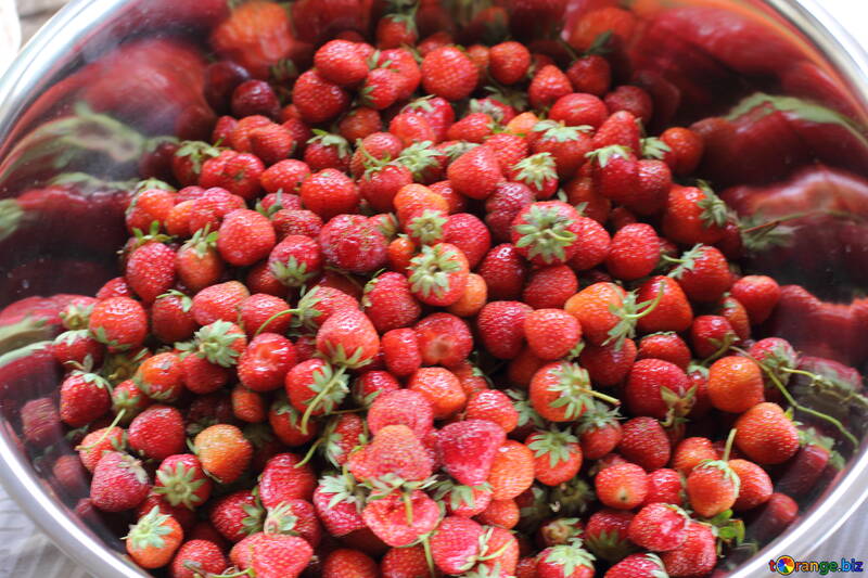 Bowl of strawberries №27191