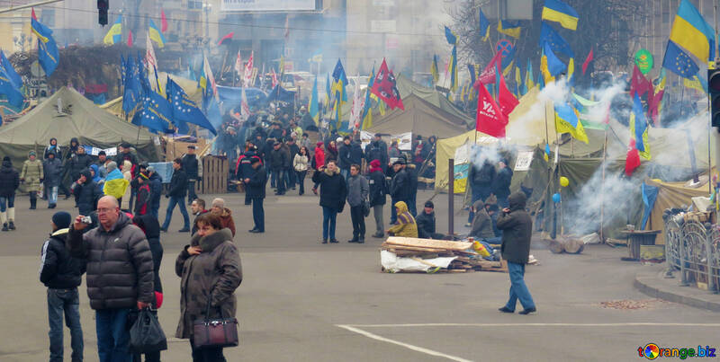 Los manifestantes y los turistas en evromaydane №27791