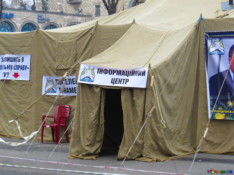Manifestanti tenda №27927