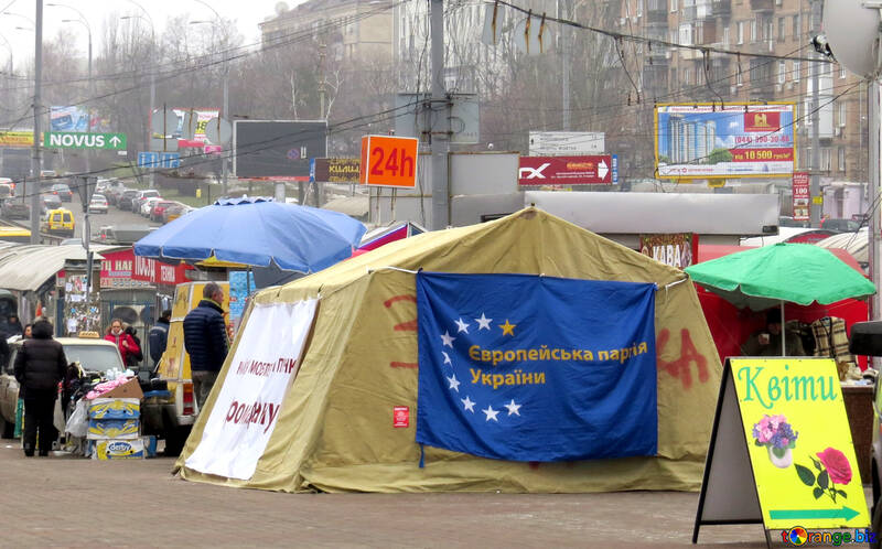 Manifestanti tenda №28048