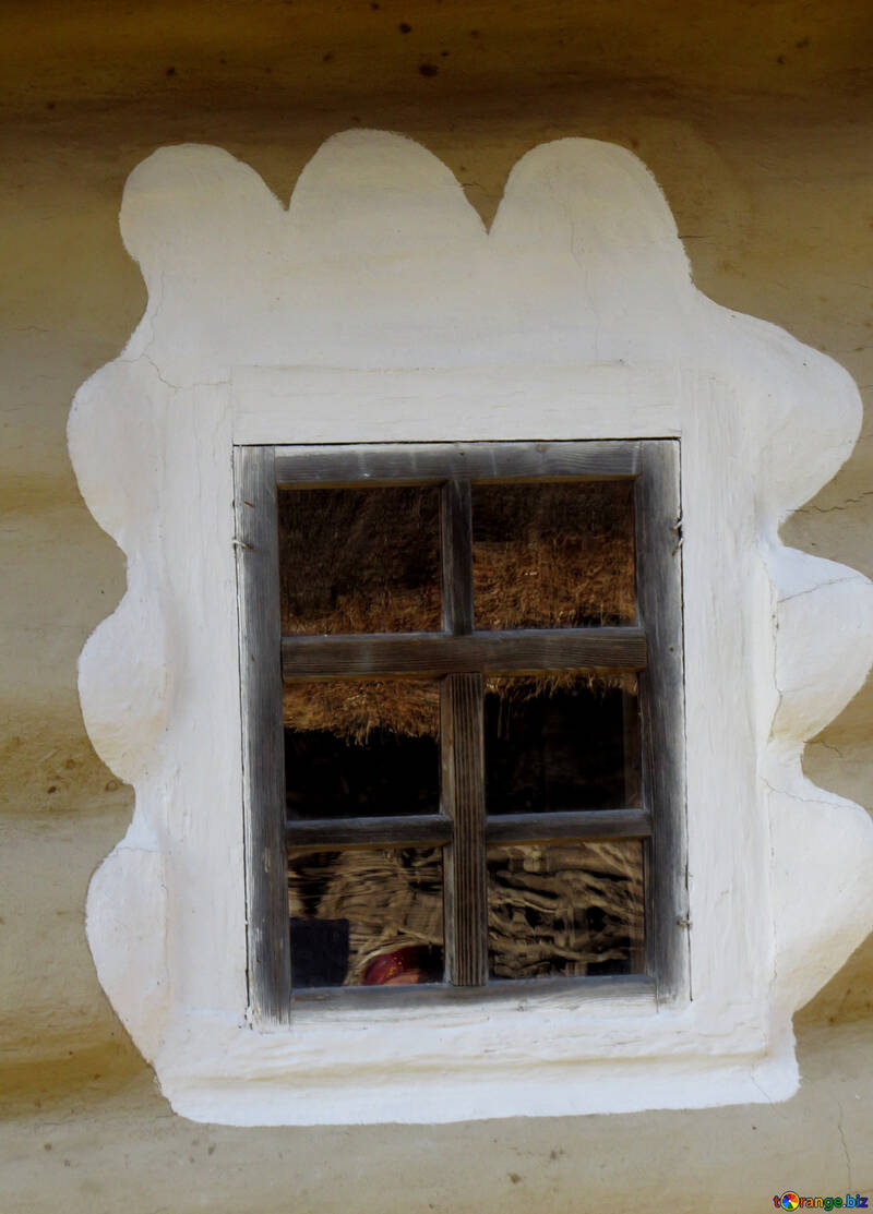 Вікно в старому дерев`яному будинку №28637