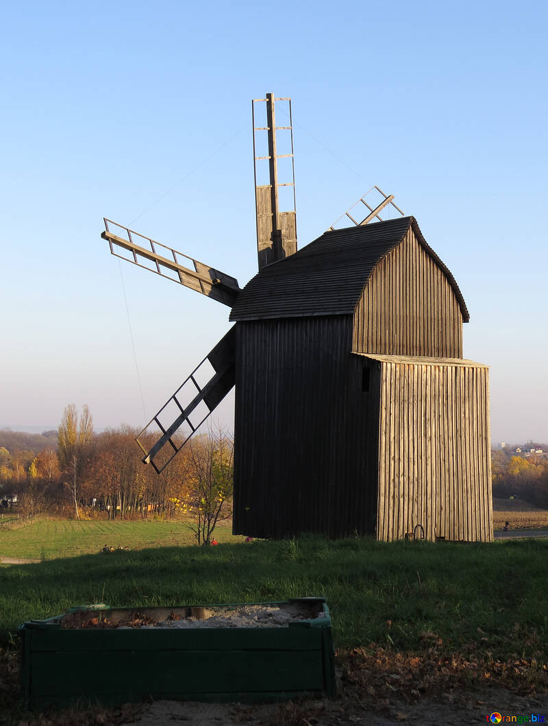 Hölzerne Windmühle №28478