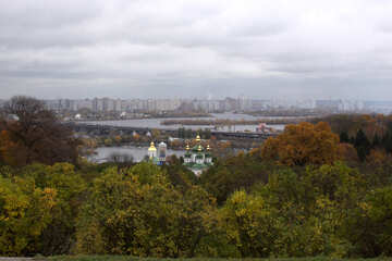 El monasterio Vydubetsky en otoño №3329
