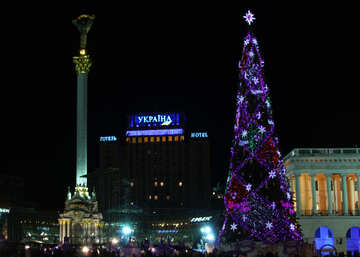 Christmas Tree in the city №3406