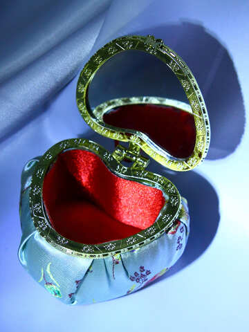 Boîte pour bijoux dans forme de coeur №3615