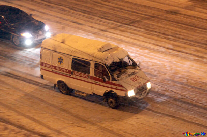  救急車 突進 に 呼出し  №3475