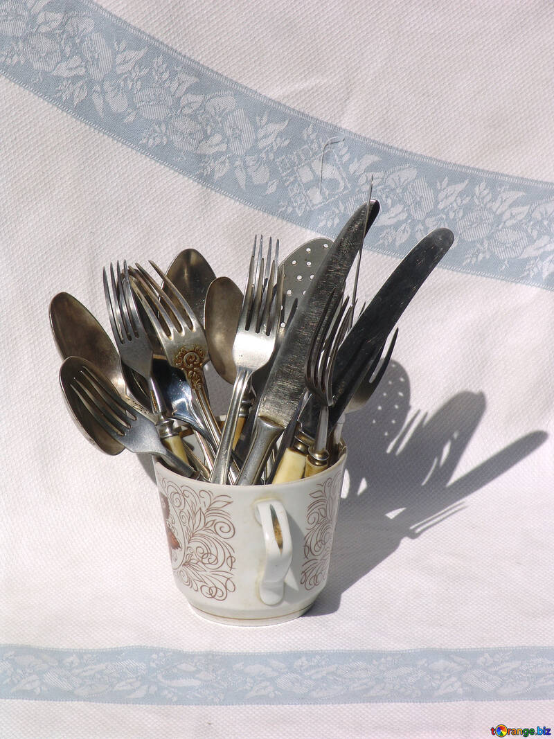  spoons knives and forks in circle  №3029