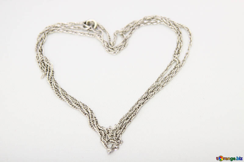 La cadena de plata en forma de un corazón №3569