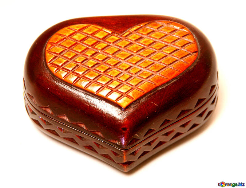 Carved box for jewelry in the form of the heart. №3565