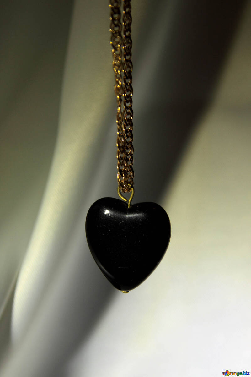 Chaîne avec noir coeur №3590