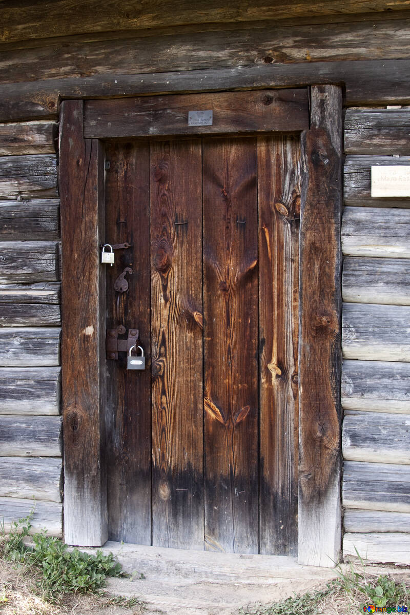  old door with modern locks  №3307