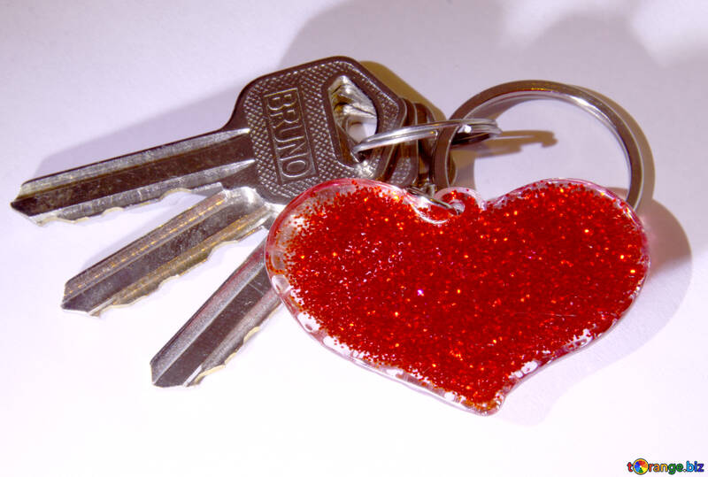  cuore rosso con le chiavi  №3424