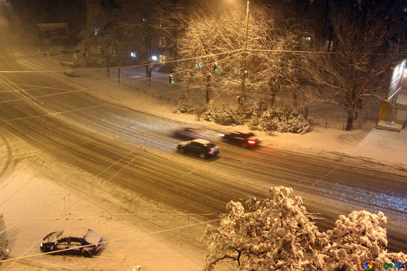 Strada di notte da nevicare №3453