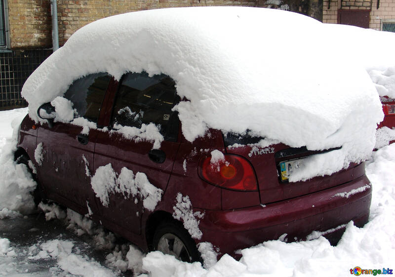 Машина під снігом №3447