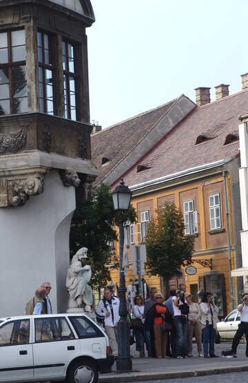 Eine Gruppe von Touristen auf den Straßen von Budapest №31971