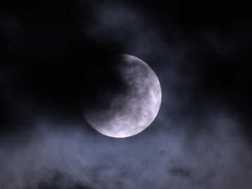 Der Mond hinter den Wolken №31511