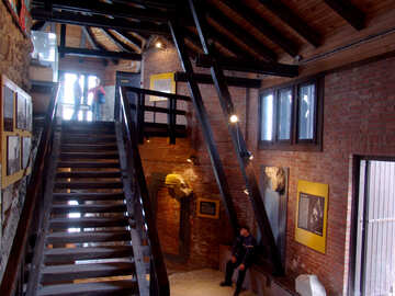 L`escalier en bois à l`étage №31823