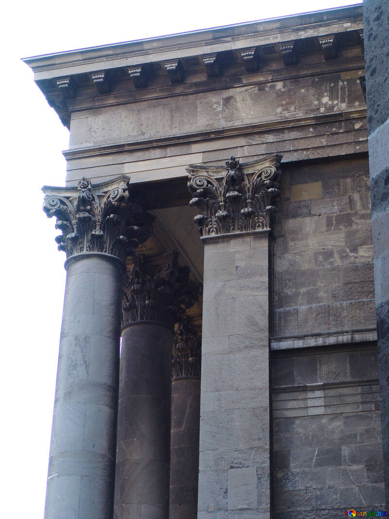 La colonne de l`ancien bâtiment №31831