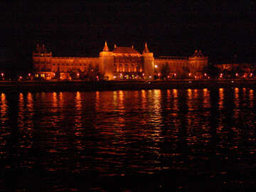 Budapest di notte vista dal fiume №32080