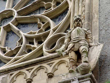 Decorative sculptures on the facade of the Knight №32035