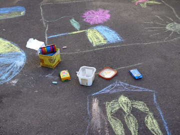 Chalk drawings on pavement №32576
