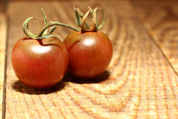 Les tomates sur la branche №32923