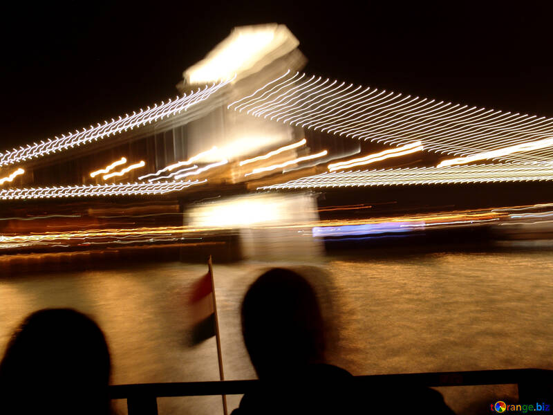 Iluminación del puente por la noche №32077
