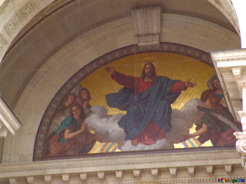 Figure religieuse au-dessus de l`entrée à la cathédrale №32012