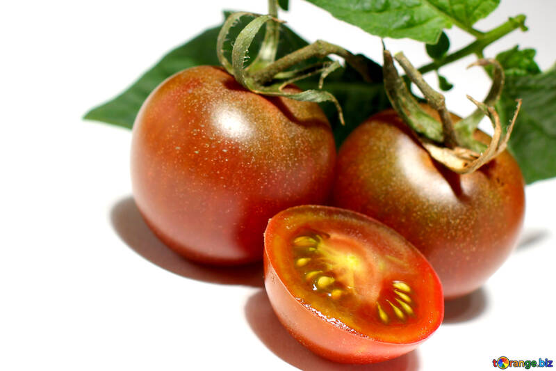 Tomates con hoja verde №32905