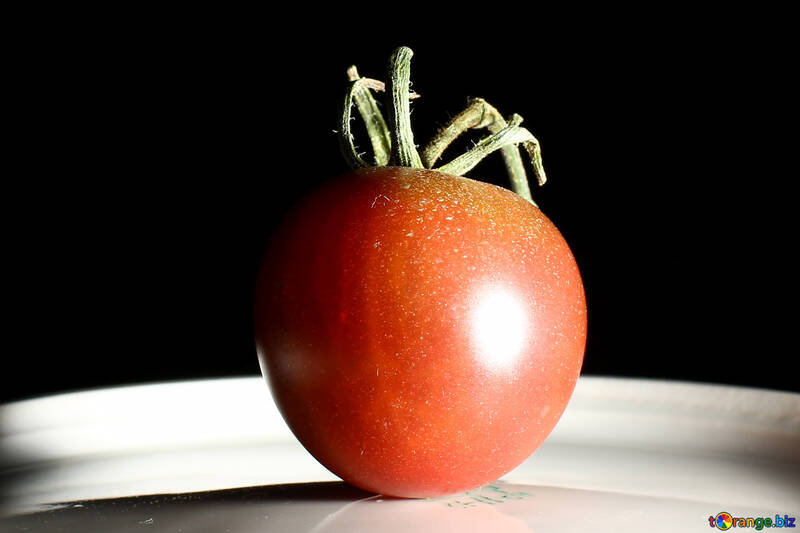 Tomaten auf Teller №32890