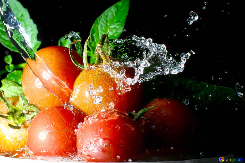 Tomatoes and water spray №32853