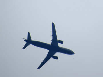 Silhouette der Flugzeuge am Himmel №33102
