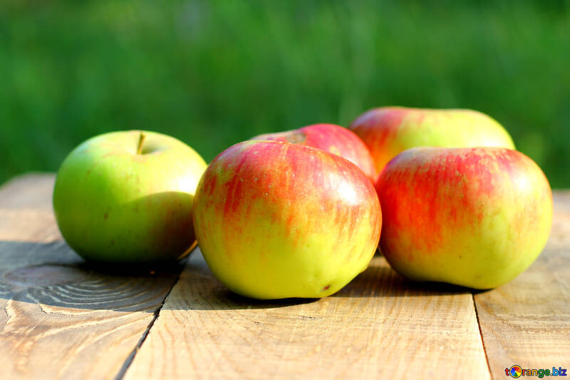 Healthy apples №33576