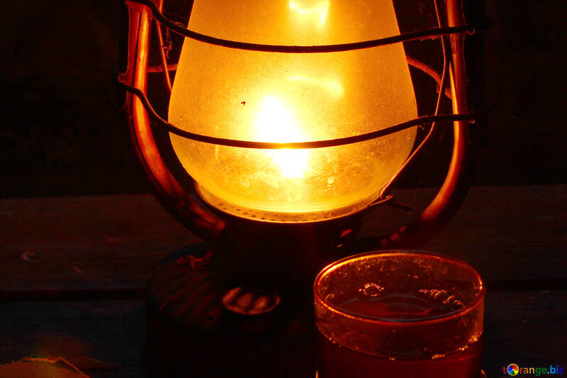 Tee und alte Lampe №33939
