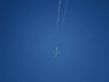 Das Flugzeug war am Himmel №34529