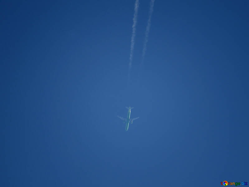 L`avion était dans le ciel №34529
