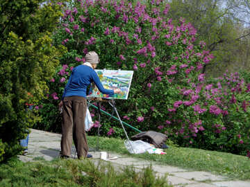 A painter paints flowers №35739