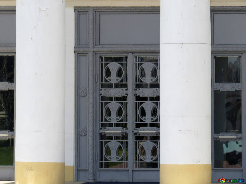 Large doors behind the columns №35655