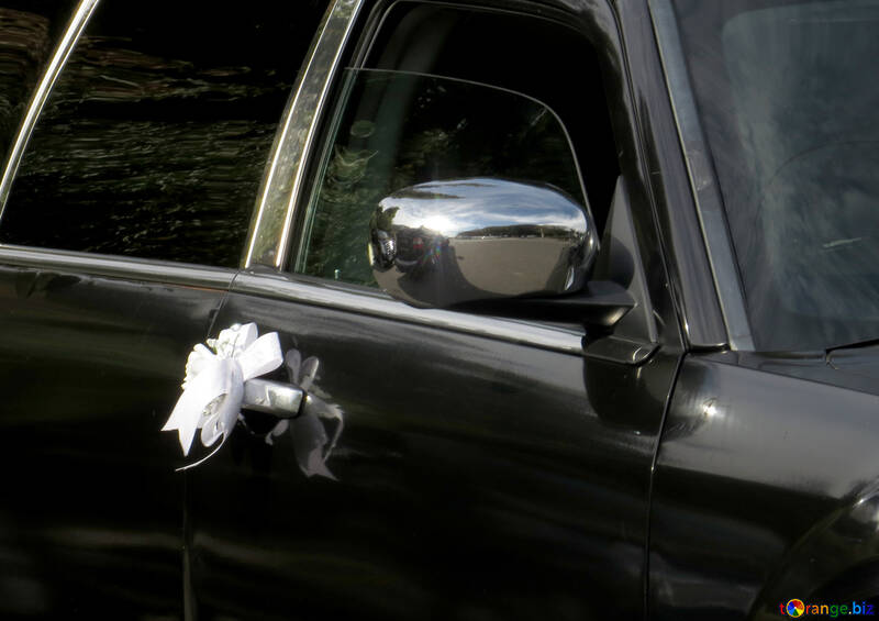 Flower on the handle of wedding car №35765