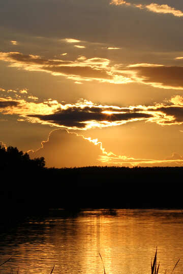 Ciel coucher de soleil au-dessus de l`eau №36490