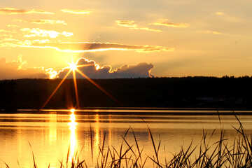 Солнечный вечер на озере  №36479