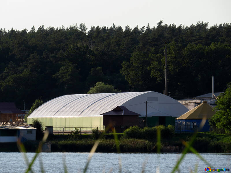Le hangar sur la rive №36451