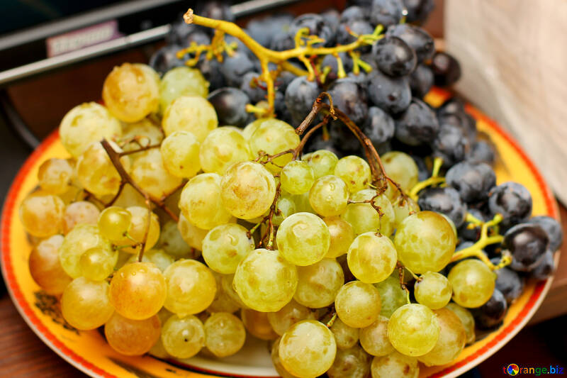 Grapes on plate №36287