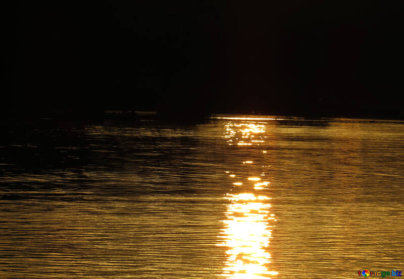 Puesta del sol reflejo en el agua №36404