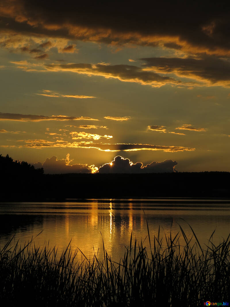 Sonnenuntergang über dem Wasser №36384