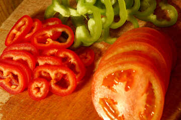 Ensalada de tomates y pimientos №37993