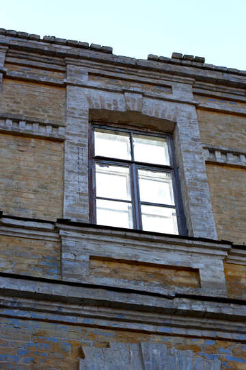 Fenster im zerstörten Haus №38586