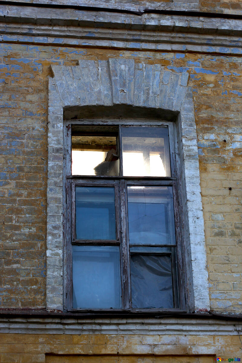 Window with broken glass №38584