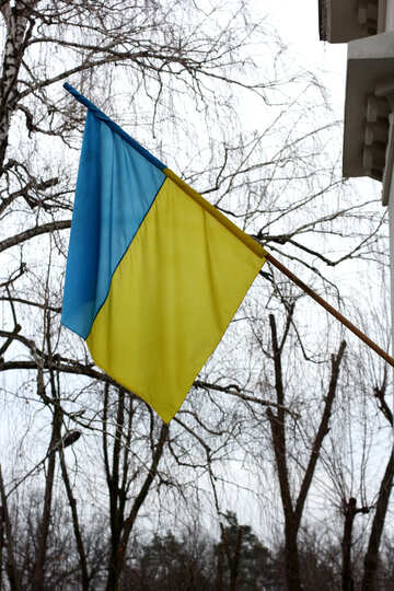 Die Flagge der Ukraine auf er Haus